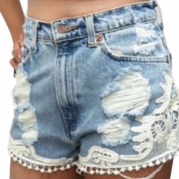 new Furst of a Kind 𖦹 Vintage Levi's® 501 Red Tabs 𖦹 Lace Trim Cut Off Shorts - Picture 4 of 13